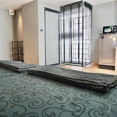 Silom Soi 3 Hash Apartment Hip And Funky With Rooftop View バンコク都 エクステリア 写真