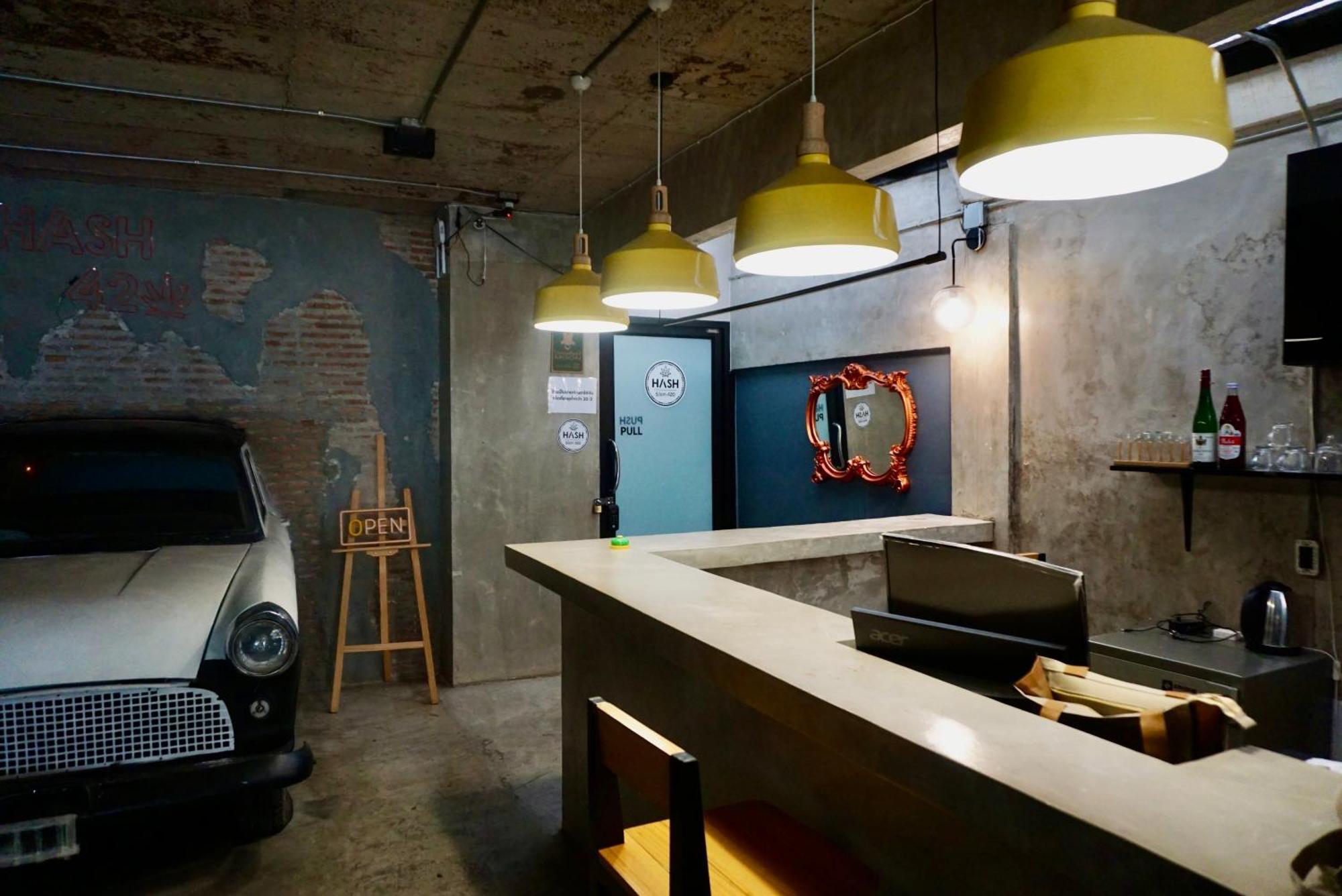 Silom Soi 3 Hash Apartment Hip And Funky With Rooftop View バンコク都 エクステリア 写真