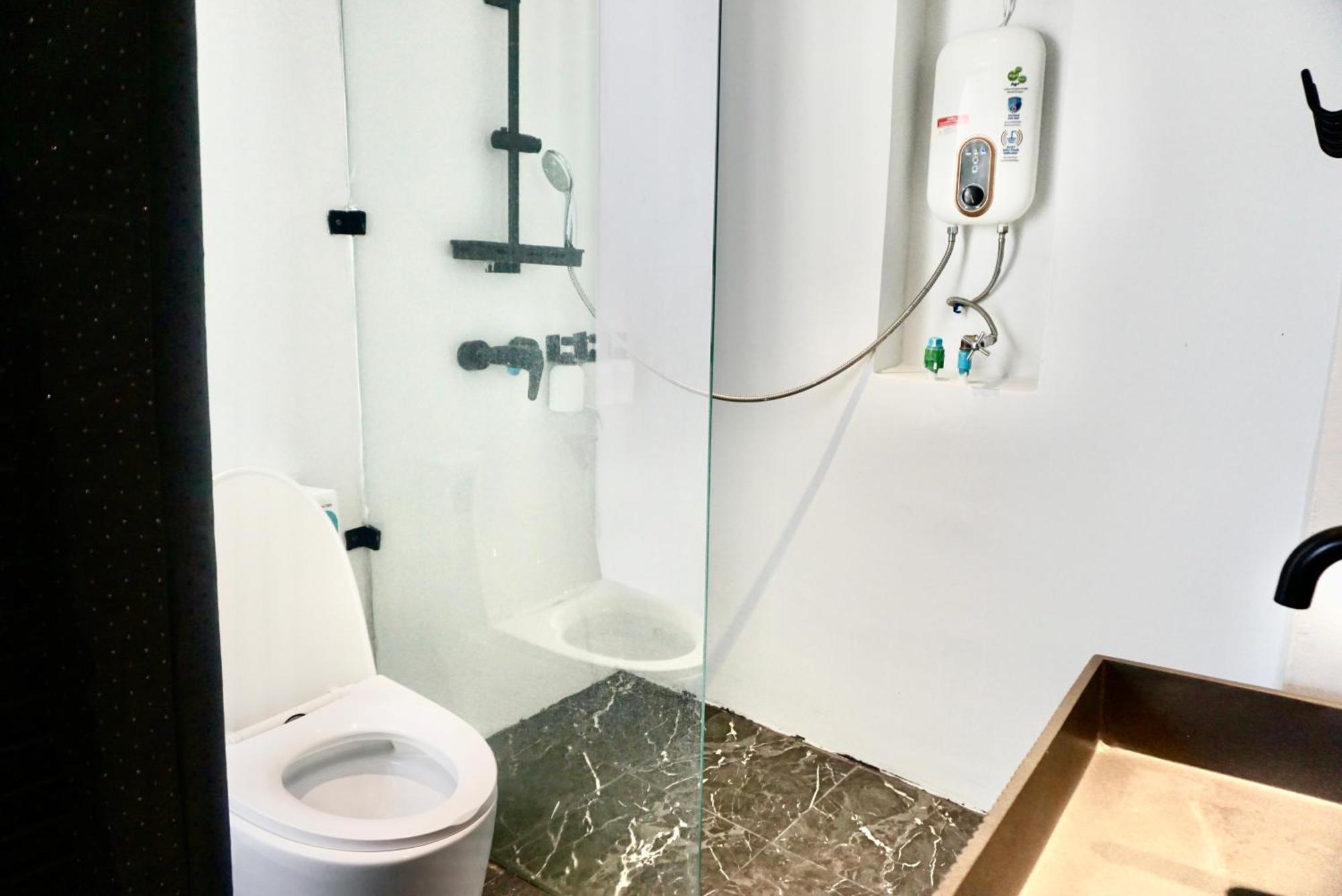 Silom Soi 3 Hash Apartment Hip And Funky With Rooftop View バンコク都 エクステリア 写真